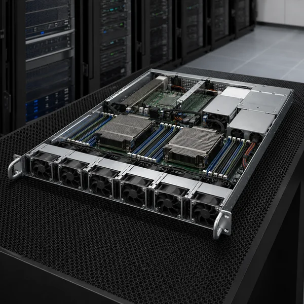 Why Are Server Fans So Loud? Speed, Static Pressure and Cooling Load Explained