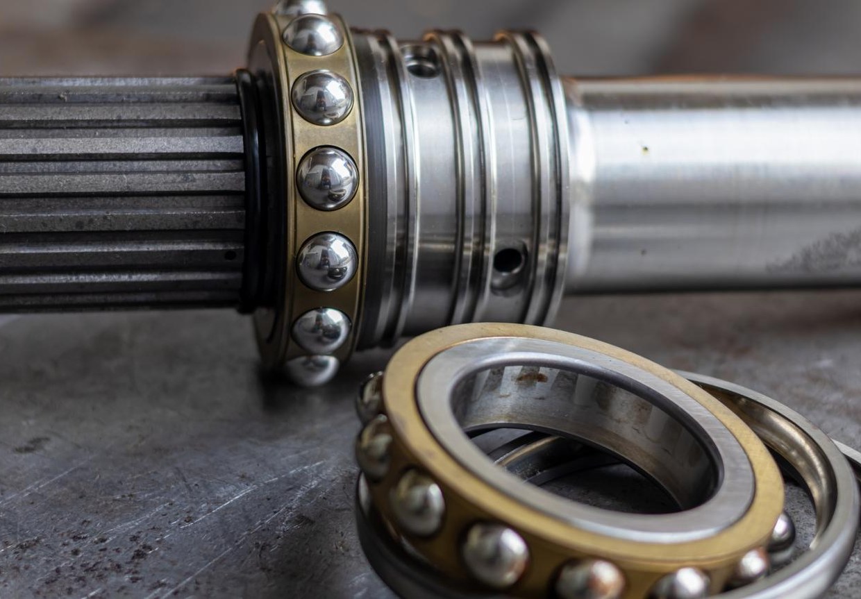 Ball Bearing vs Sleeve Bearing Fans: Which Is Better for Continuous Operation?