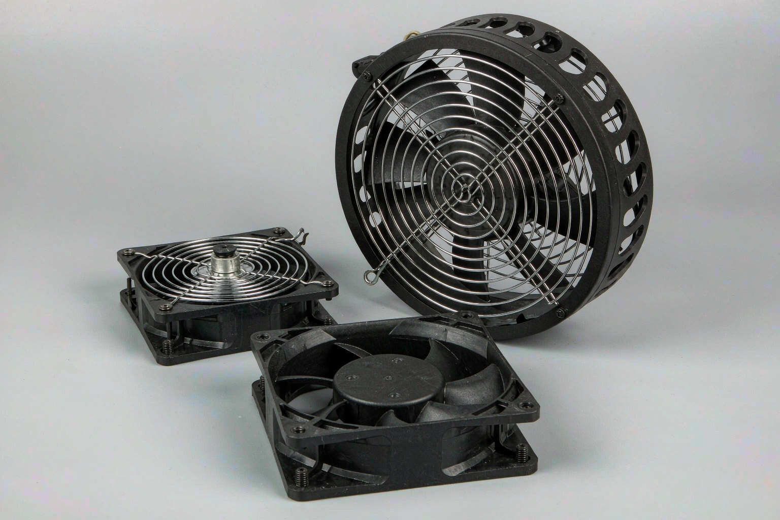 40mm vs 50mm vs 80mm 24V DC Cooling Fans: Which Size Fits Your Equipment?